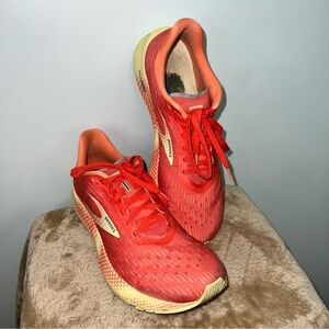 Brooks Hyperion Tempo Women’s Lightweight Running Shoes Coral Pink Size 9.5